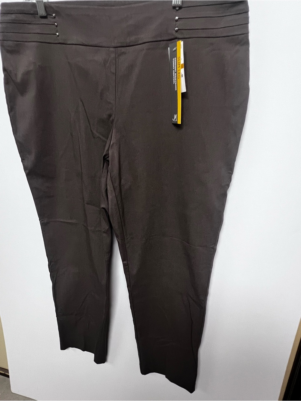 J M COLLECTION WOMAN ‘S STRETCH SIZE  16W SLIM LEG PANTS. COLOR: BROWN CLAY